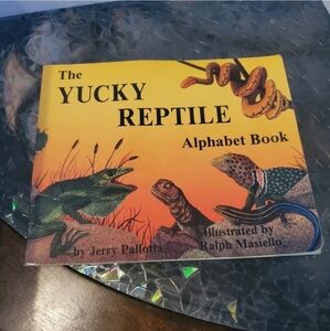 The Yucky Reptile Alphabet Book (Jerry Pallotta's Alphabet Books) Paperback